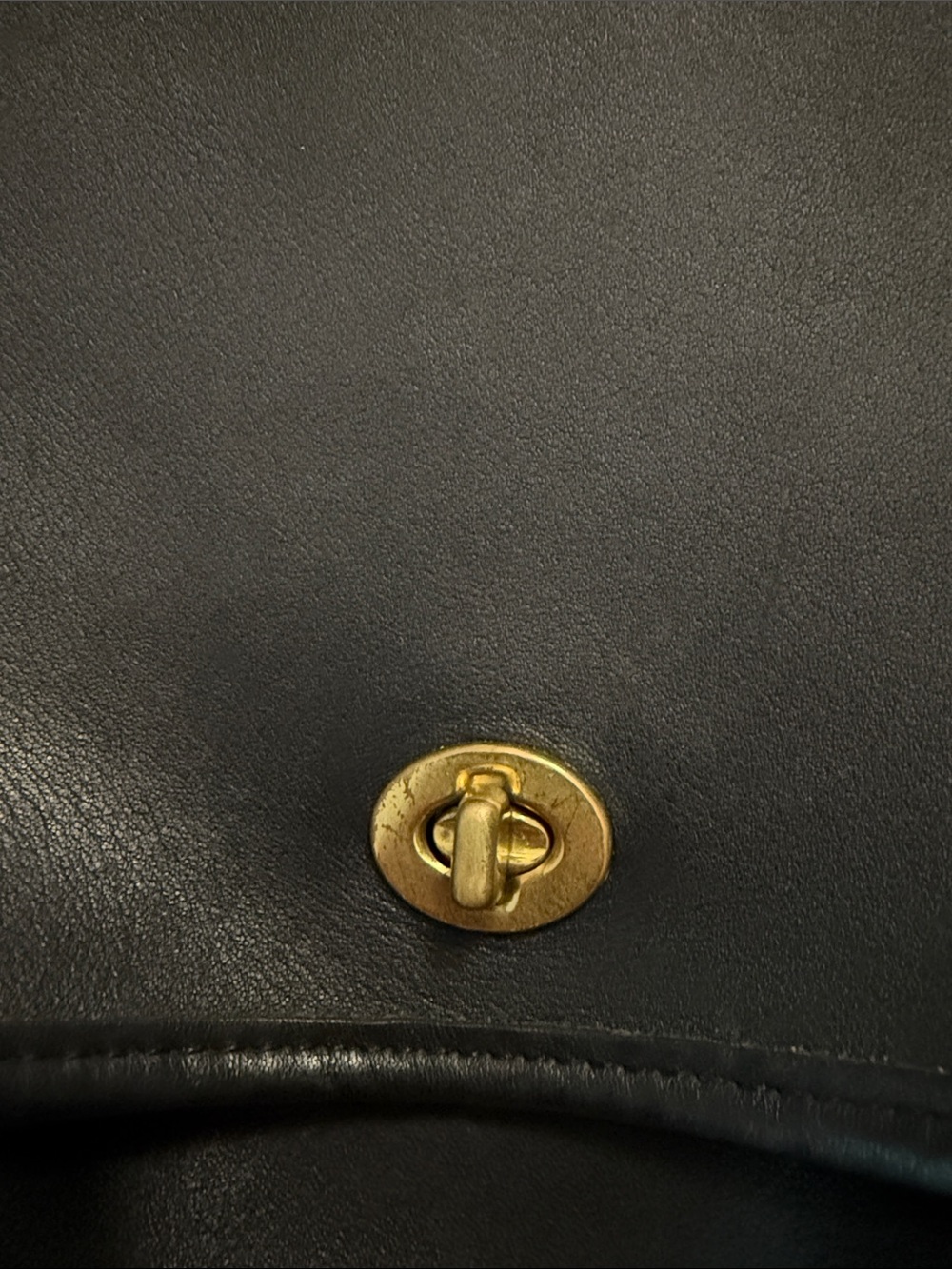 Black Leather Turn-Lock Crossbody Bag - Classic Women's Shoulder Bag - Picture 3 of 5